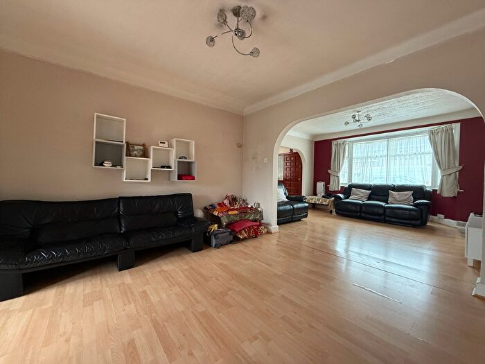 3 Bedroom Terraced House To Rent In Shelley Crescent, Hounslow, TW5