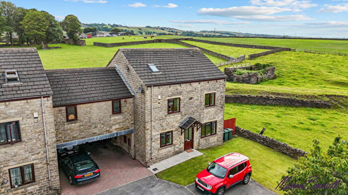 5 Bedroom Link Detached House For Sale In Alton Croft, Clayton, Bradford, BD14