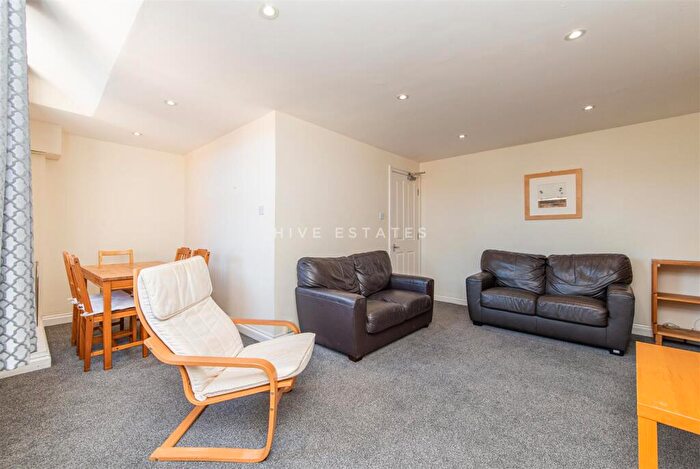 5 Bedroom Maisonette To Rent In Warton Terrace, Heaton, Newcastle Upon Tyne, NE6