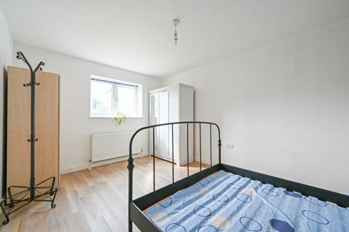 1 Bedroom Flat To Rent In Western Road, Mitcham, CR4