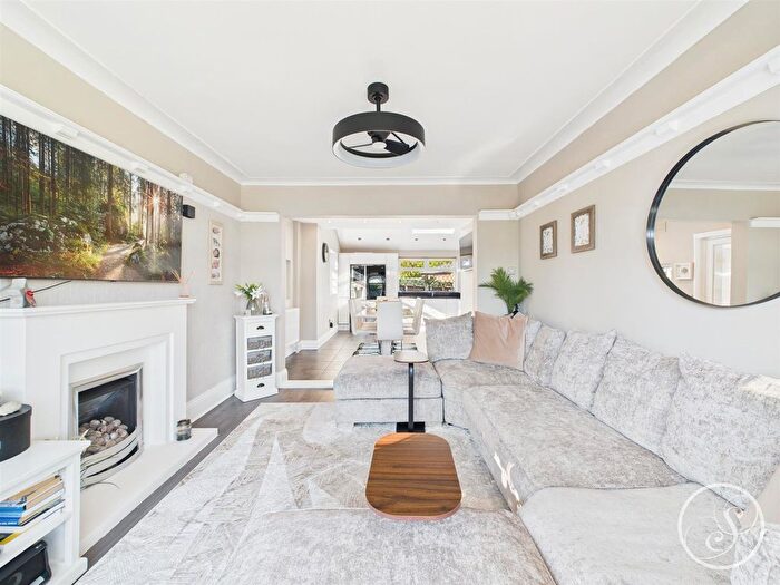 4 Bedroom Detached House For Sale In Selby Road, Leeds, LS15