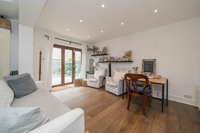 2 Bedroom Flat To Rent In The Avenue, Chiswick, W4