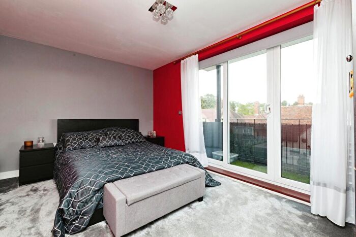 2 Bedroom Flat For Sale In Church Hill, Loughton, Essex, IG10