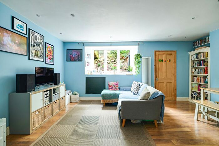 2 Bedroom Flat For Sale In Arley Hill, Bristol, BS6