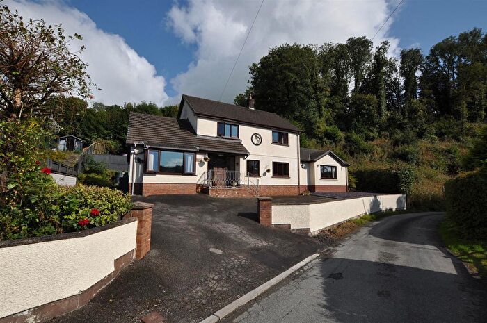 3 Bedroom Property For Sale In Bronwydd Arms, Carmarthen, SA33