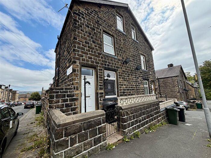2 Bedroom End Of Terrace House To Rent In Malsis Road, Keighley, BD21