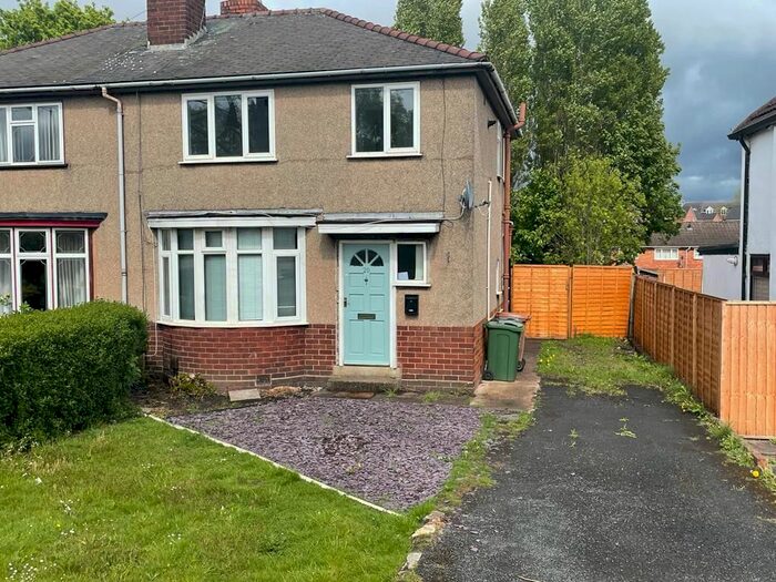 3 Bedroom Semi-Detached House To Rent In Great Bridge Road, Bilston, WV14