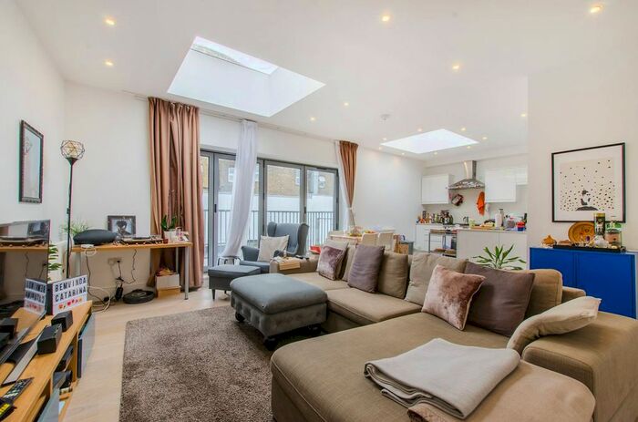 2 Bedroom Flat To Rent In County Street, London Bridge, London, SE1