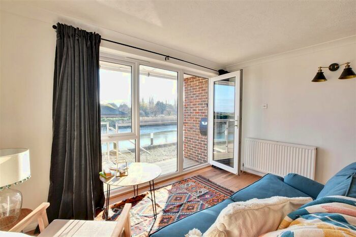 1 Bedroom Flat For Sale In Rock Channel Quay, Rye, TN31