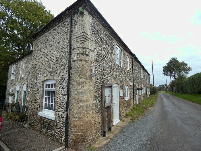 1 Bedroom Flat To Rent In White Lion Cottages, The Street, Croxton, IP24