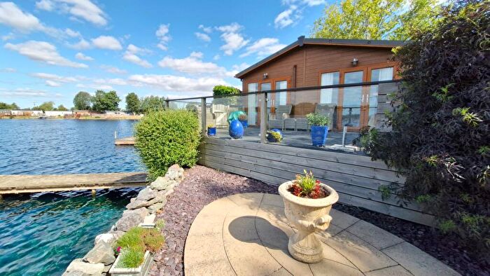 2 Bedroom Park Home For Sale In East Bank, Tallington, Stamford, PE9