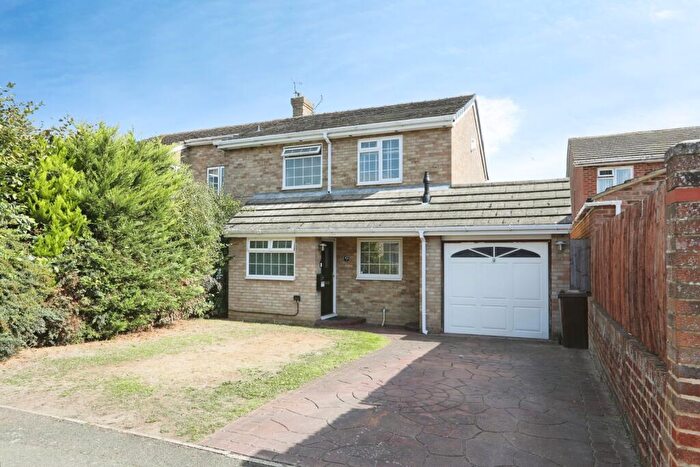 3 Bedroom Semi-Detached House For Sale In Eagle Close, Aylesford, Kent, ME20