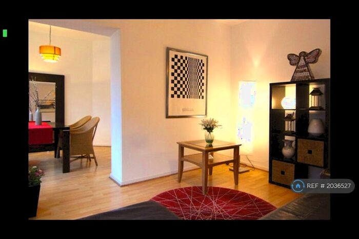 2 Bedroom Flat To Rent In Princess Street, Manchester, M1