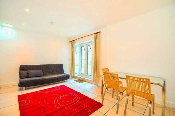 2 Bedroom Flat To Rent In Moray Mews, Finsbury Park, London, N7