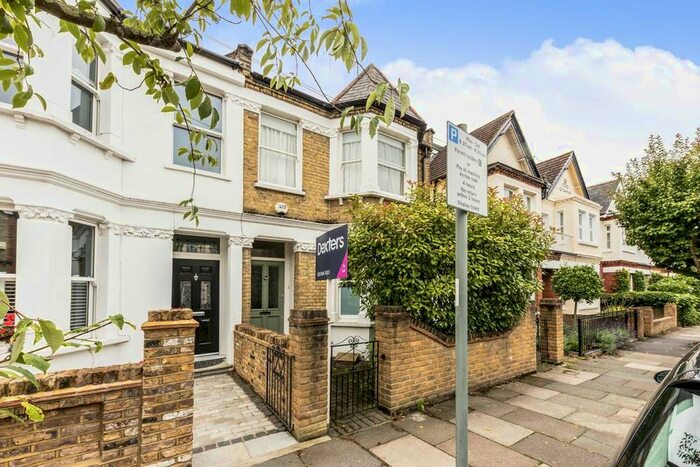 3 Bedroom Property To Rent In Chestnut Road, Kingston Upon Thames, KT2