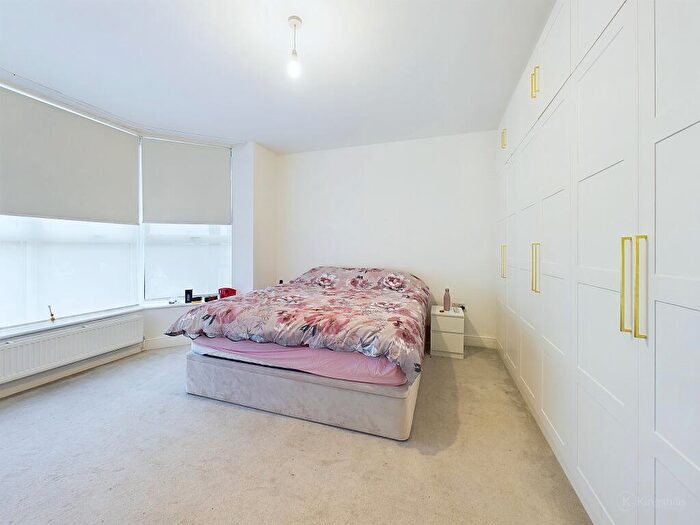 2 Bedroom Flat For Sale In Chilworth House, Rectory Avenue, HP13