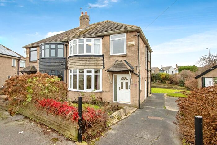 3 Bedroom Semi Detached House For Sale In Lulworth Avenue, Leeds, LS15