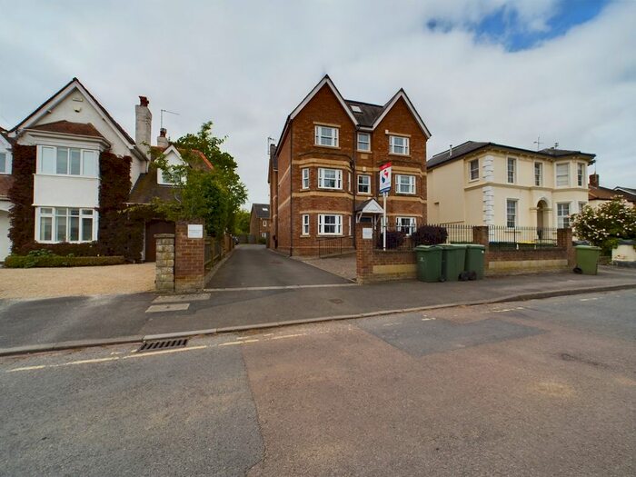 2 Bedroom Flat To Rent In Fairmount Road, Cheltenham, GL51