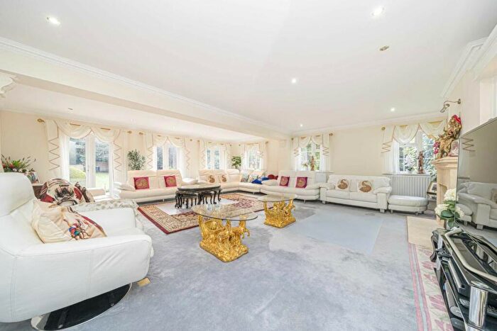5 Bedroom Detached House For Sale In Cranley Road, Walton On Thames, KT12