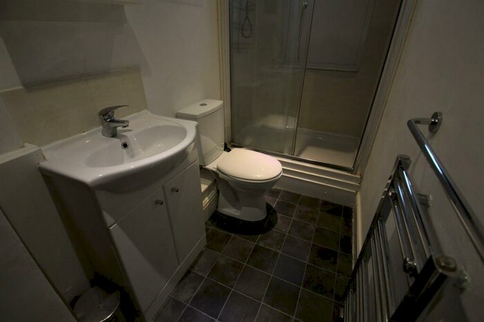 5 Bedroom Terraced House To Rent In Newport View, Burley, Leeds, LS6