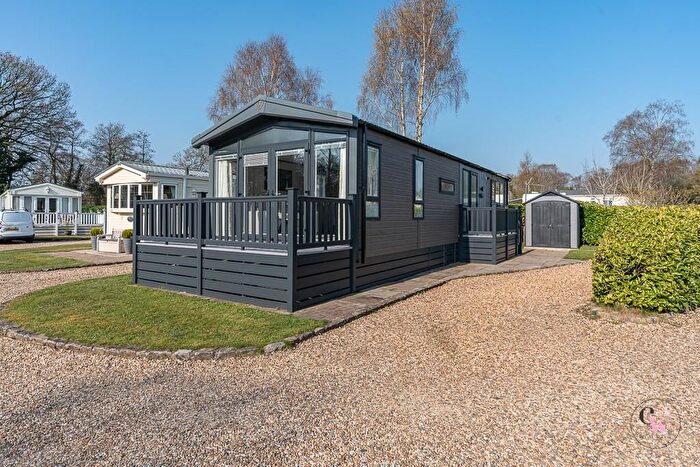 2 Bedroom Park Home For Sale In Oak Close, Lambs Cottage Country Park, Off Dalefords Lane, Whitegate, CW8