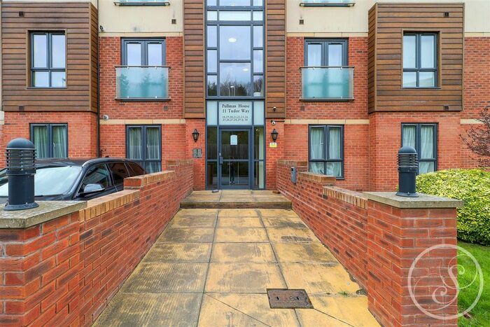 2 Bedroom Flat To Rent In Pullman House, Tudor Way, LS11
