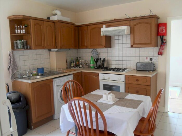 2 Bedroom Flat To Rent In Clifford Gardens, London, NW10