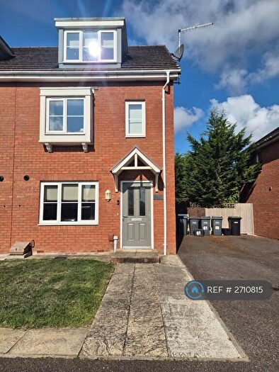 3 Bedroom Semi-Detached House To Rent In Verde Close, Luton, LU2