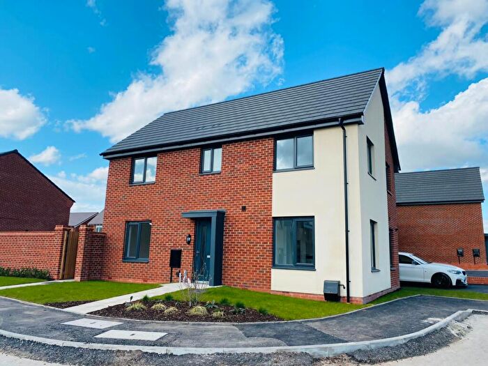 4 Bedroom House To Rent In Weave Close, Middleton, M24