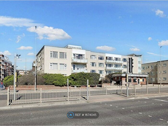 Studio To Rent In Kingsway, Hove, BN3