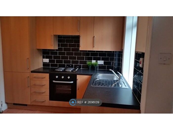 4 Bedroom Terraced House To Rent In Wakefield Road, Huddersfield, HD5