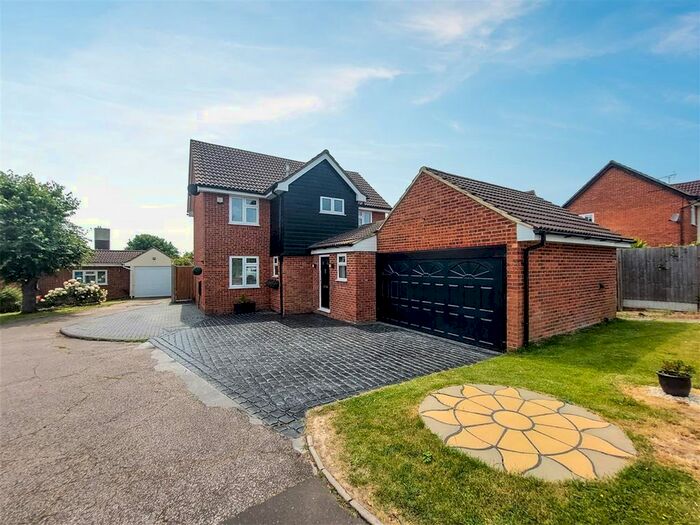 4 Bedroom Detached House For Sale In Parkway Close, Leigh-On-Sea, SS9