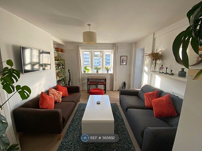 2 Bedroom Flat To Rent In Nunhead Lane, London, SE15