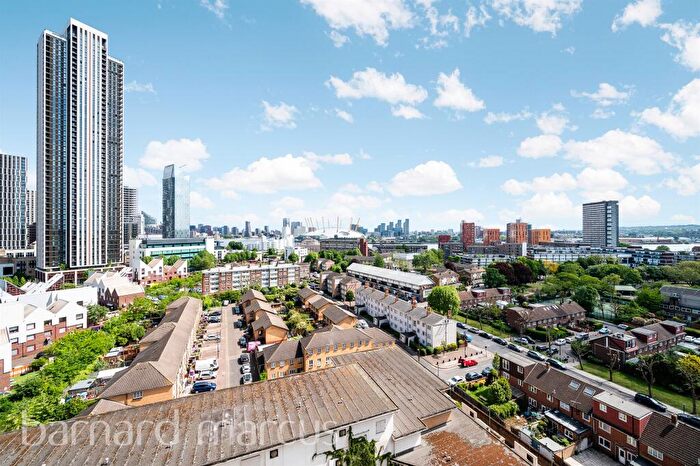 2 Bedroom Apartment For Sale In Limeharbour, London, E14
