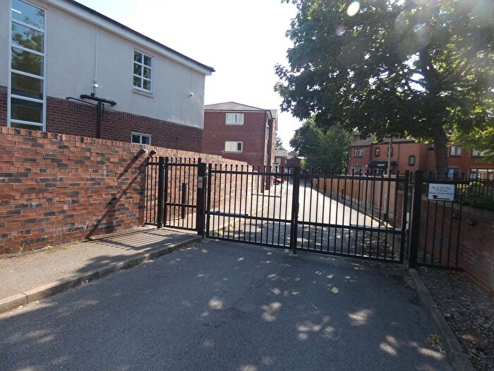 4 Bedroom Town House To Rent In Royle Green Road, Manchester, M22