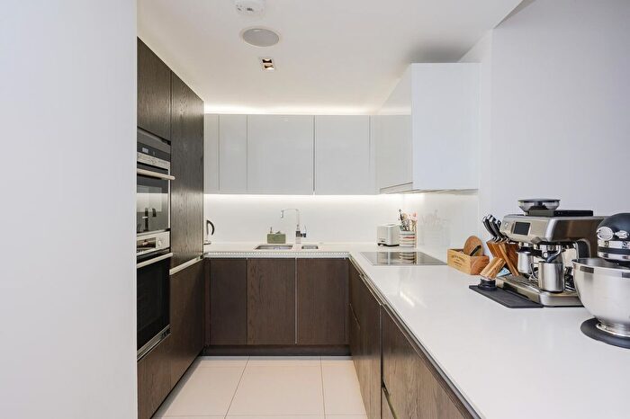 2 Bedroom Flat For Sale In Kew Bridge Road, Brentford, TW8