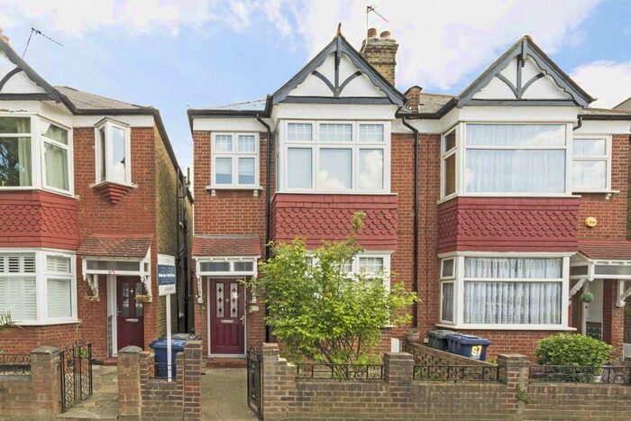 4 Bedroom Property To Rent In Sydney Road, London, W13