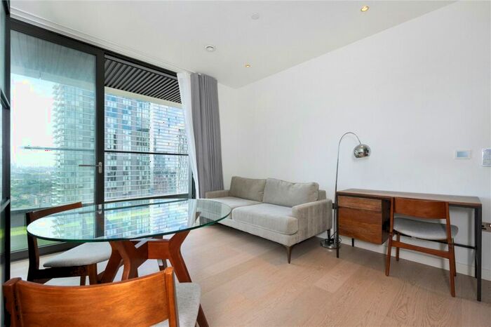 Apartment To Rent In Wards Place, London, E14