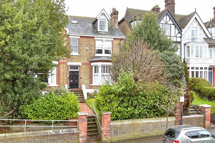 1 Bedroom Flat For Sale In Watts Avenue, Rochester, Kent, ME1