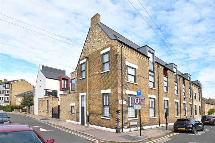 2 Bedroom Flat For Sale In Huntley Close, Greenwich, London, SE10