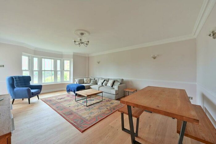 3 Bedroom Flat To Rent In Wyatt Drive, Barnes, London, SW13