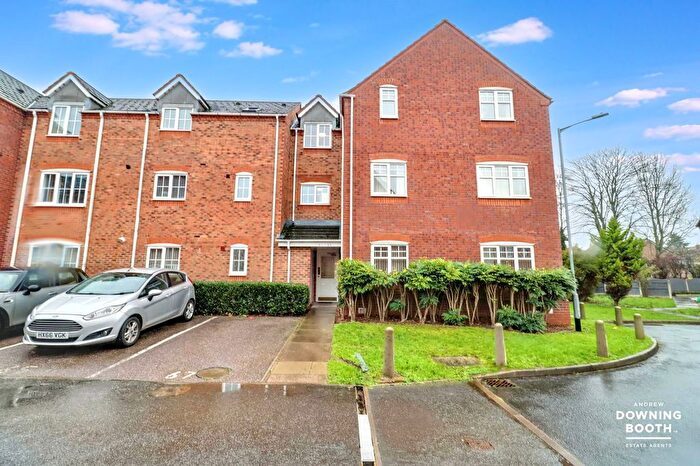 2 Bedroom Flat For Sale In Mulberry Drive, Lichfield, WS13