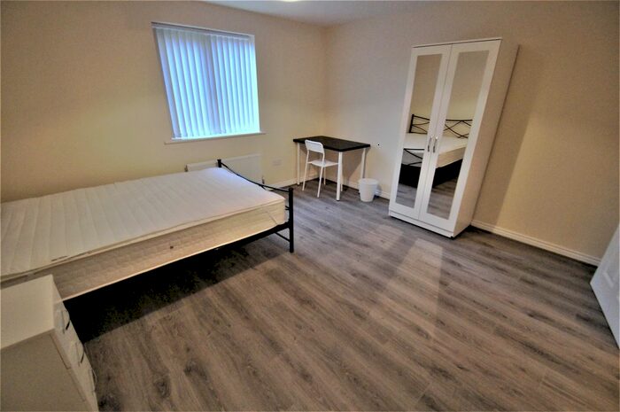 4 Bedroom Semi-Detached House To Rent In Signals Drive, Coventry, CV3