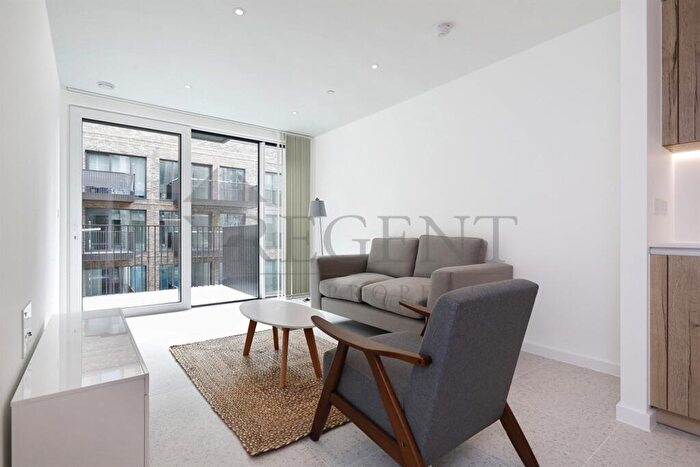 2 Bedroom Apartment To Rent In Georgette Apt, Tower Hamlets, E1