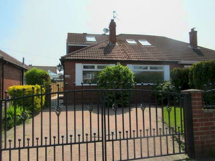 4 Bedroom Semi-Detached House To Rent In Whitkirk, LS15