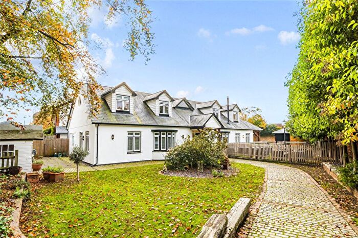 6 Bedroom Bungalow For Sale In Church Walk, Chertsey, KT16