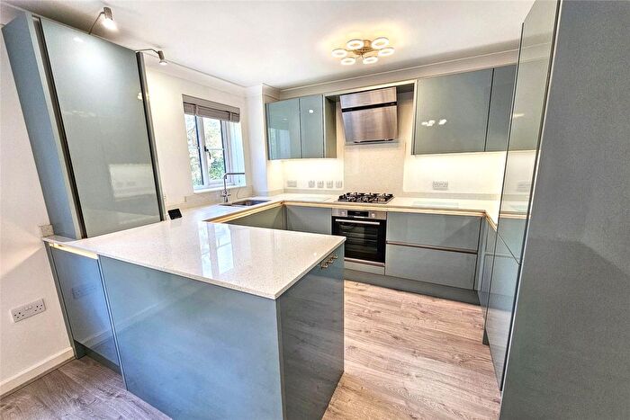 1 Bedroom Flat For Sale In Hindhead, Surrey, GU26