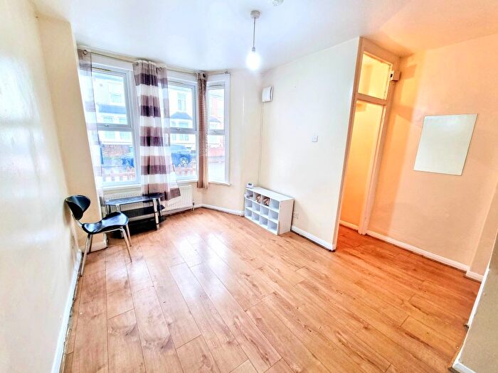 2 Bedroom Property To Rent In Dore Avenue, Manor Park, E12