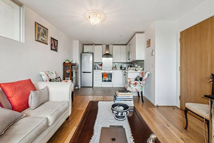 2 Bedroom Flat To Rent In Clayponds Lane, Brentford, London, TW8