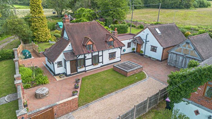 4 Bedroom Detached House For Sale In Whitestitch Lane, Meriden, CV7